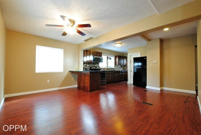 Building Photo - 3 br, 2 bath House - 6703 Lake St