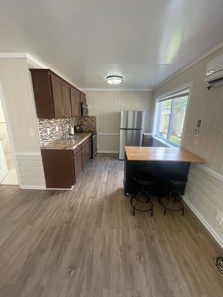 Building Photo - 3064 Lake Ave