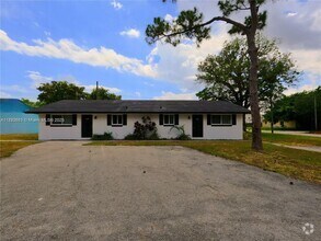Building Photo - 4908 Serafica Dr