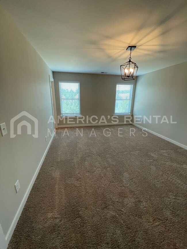 Building Photo - 298 Shiloh Creek Dr