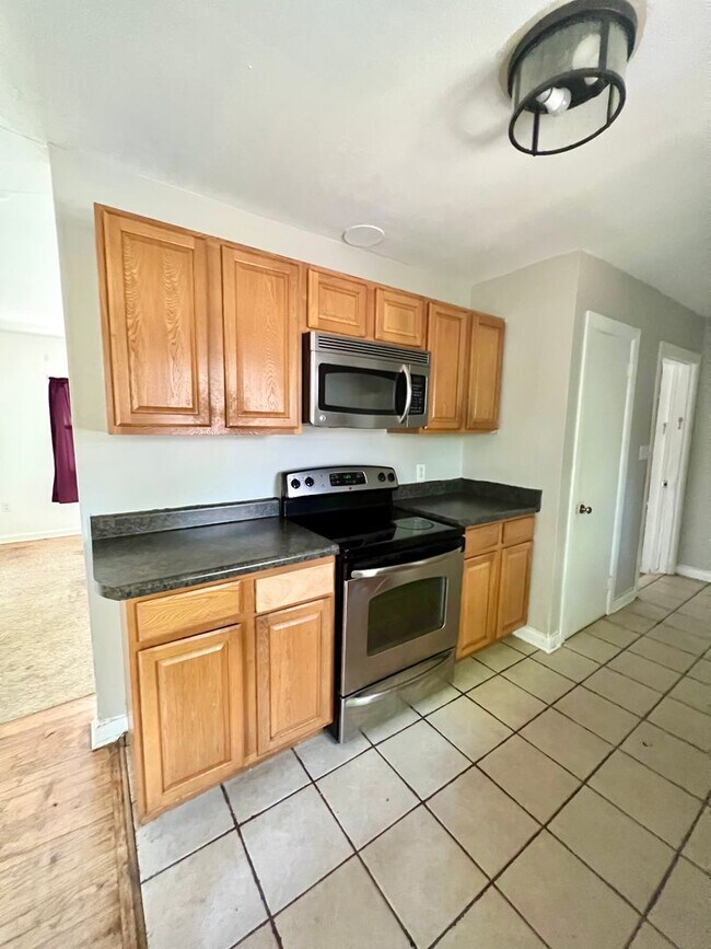 Primary Photo - 422 Fairbanks Dr
