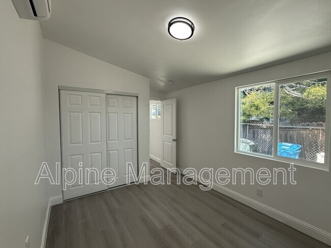 Building Photo - 109 Broadway