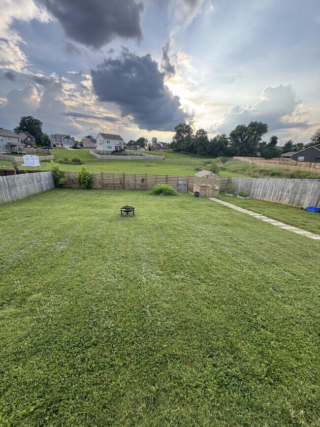 Building Photo - 1360 Harmon Ln