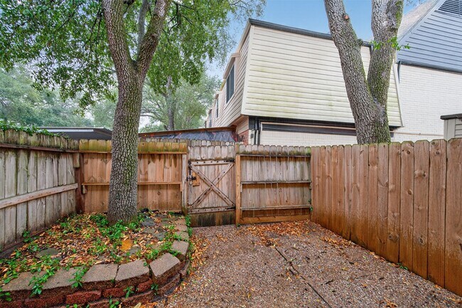 Building Photo - 5231 Arboles Dr