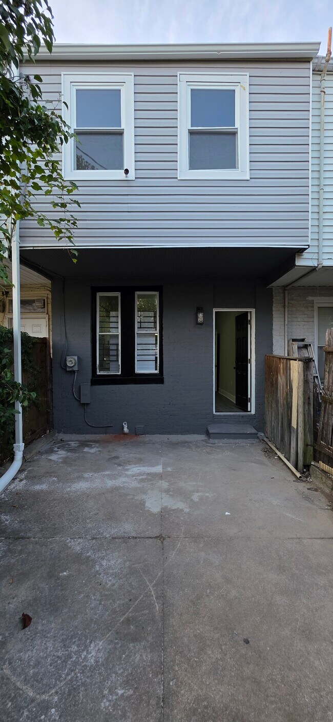Building Photo - 3423 E Lombard St