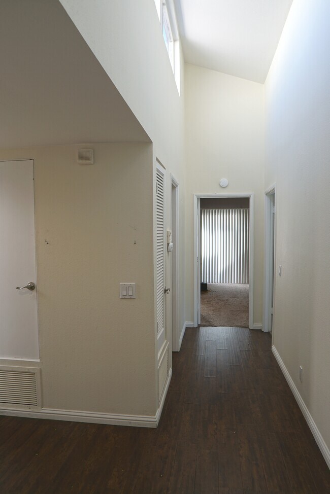 Building Photo - 35106 Mission Hills Dr