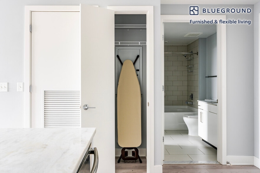 Building Photo - 4850 Rugby Ave