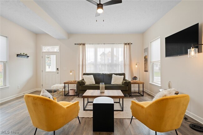 Building Photo - 2250 E 100th St