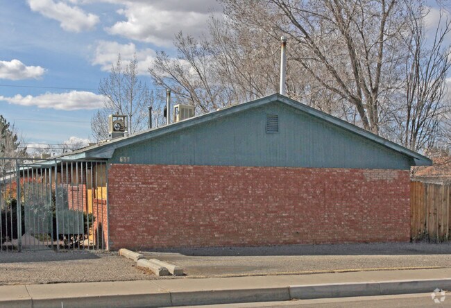 Primary Photo - 637-645 Charleston SE