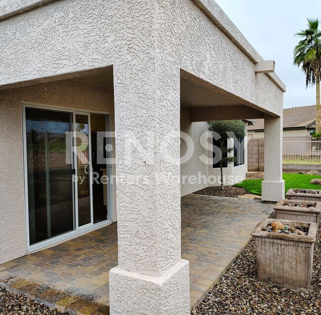 Building Photo - 1739 N Sinova