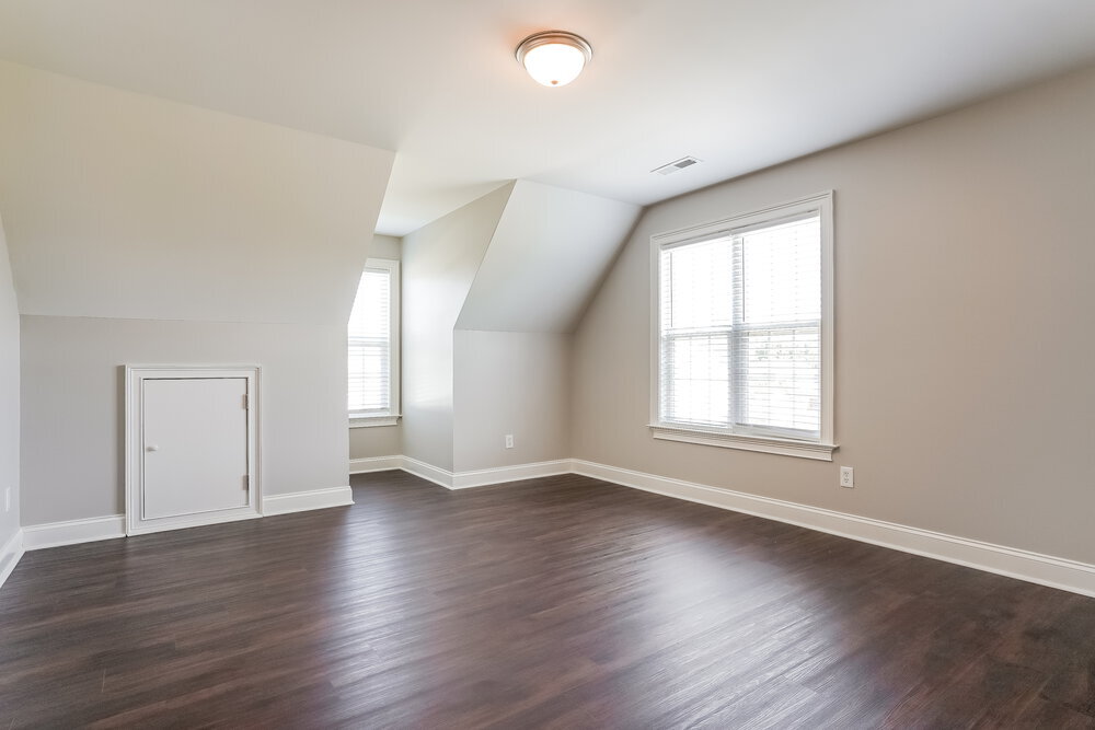 Building Photo - 476 Winding Oak Way