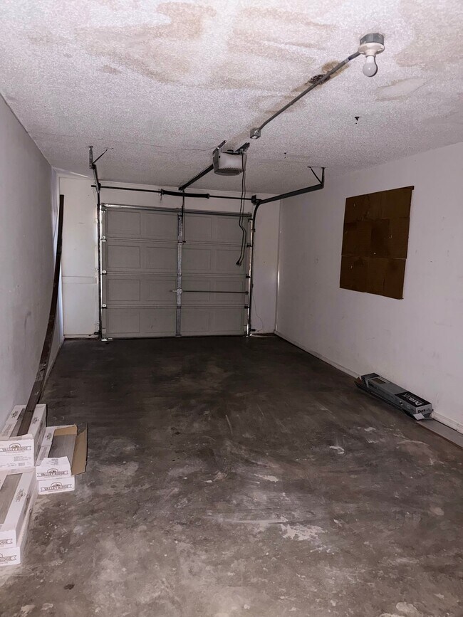 Building Photo - 1900 N Moulton Ct