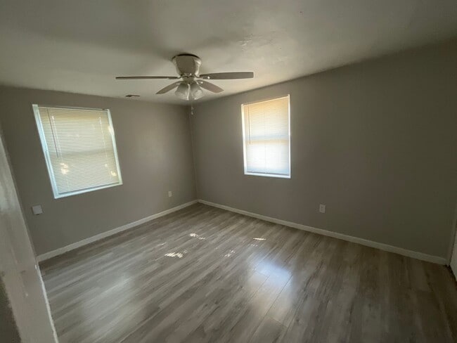 Building Photo - 1824 Lariet Ln