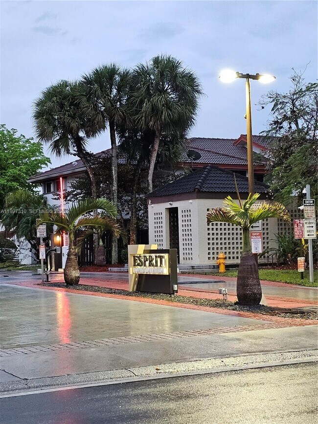 Building Photo - 9781 SW 138th Ave