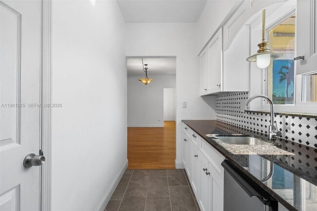 Building Photo - 404 N Shore Dr