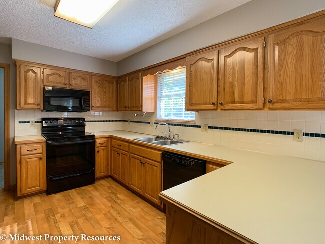 Building Photo - 1216 SW Southgate Dr