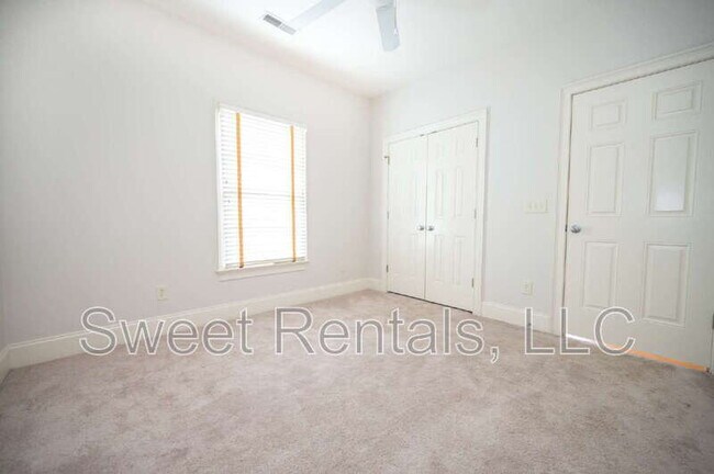 Building Photo - 42 Grove Ln
