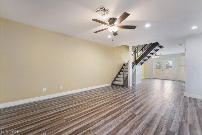 Building Photo - 3949 S Torrey Pines Dr