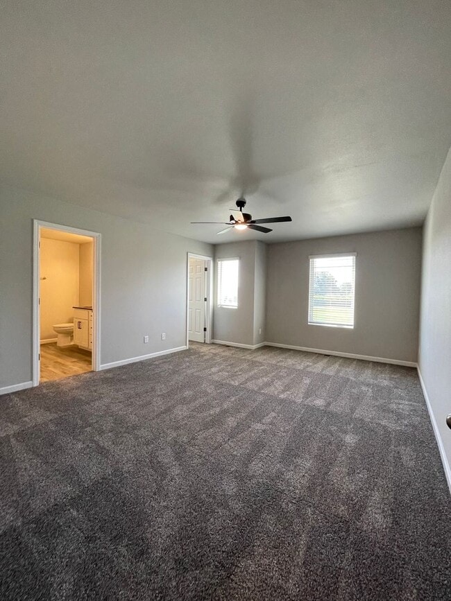 Building Photo - Exquisite 3-Bedroom Home with Modern Elegance and Scenic Views!