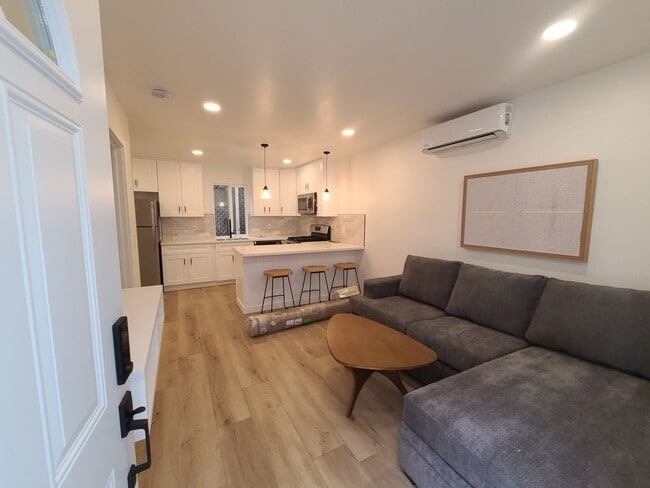 Building Photo - Newly remodeled and fully "furnished" 1 be...