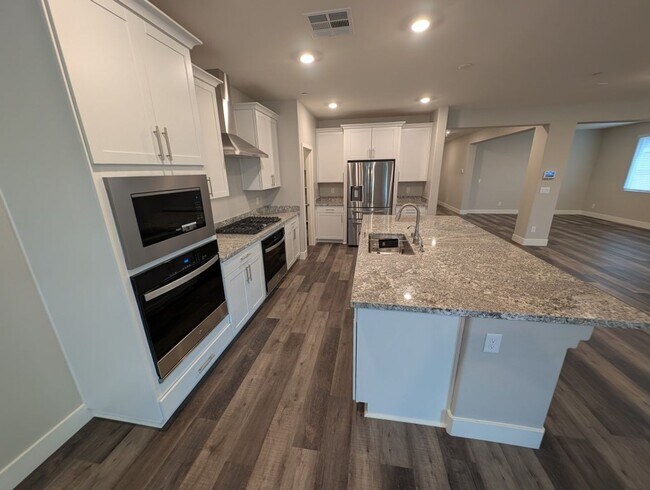 Building Photo - 1039 Forest Falcon Dr