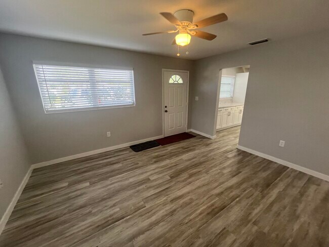 Building Photo - 9109 Bamboo Dr