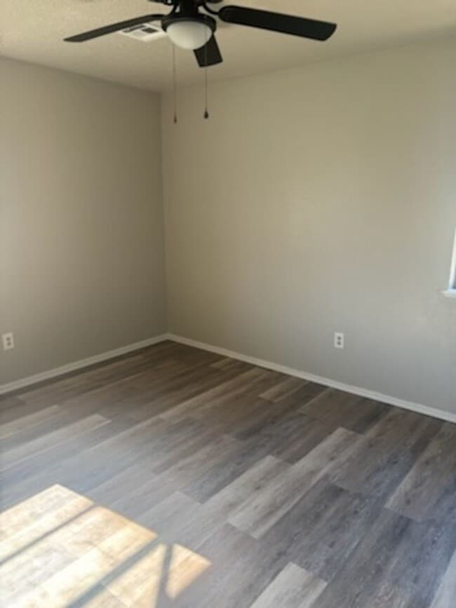 Building Photo - Now Available for Rent in Gray Warr!