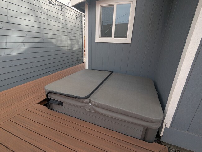 Building Photo - 402 NW 12th St