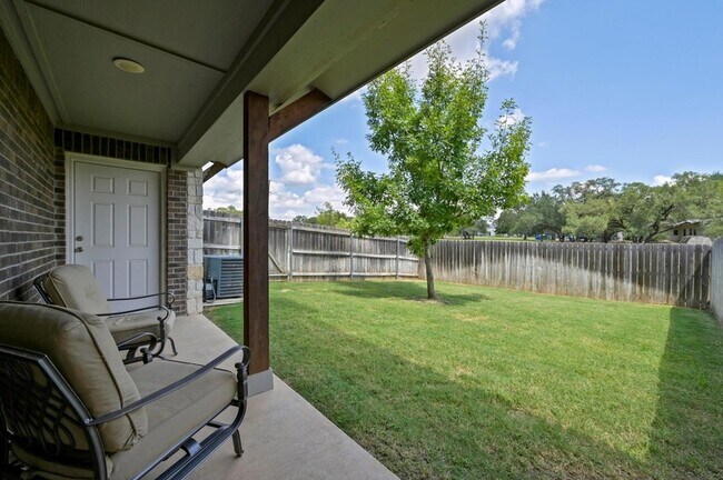 Building Photo - 205 Birch Oak Ln