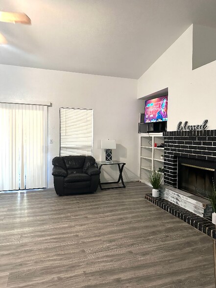 Building Photo - 912 Mandana Ct