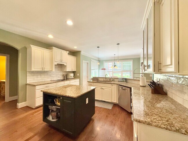 Building Photo - Luxurious 4BD, 3.5BA North Raleigh Home on...