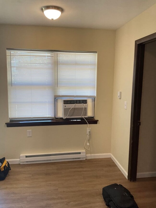 Building Photo - Deepwater Apartments
