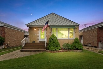 Building Photo - 5139 S Narragansett Ave