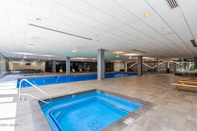 Building Photo - 7131 E Rancho Vista Dr