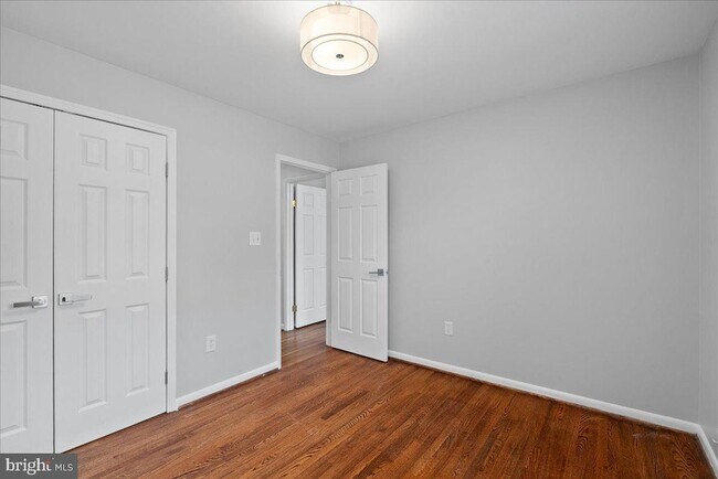 Building Photo - 7845 Brompton St