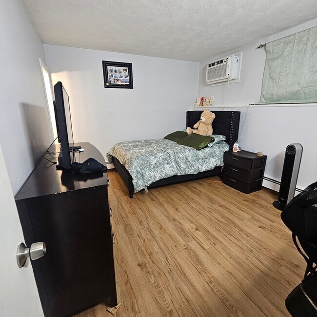 Building Photo - 1129 N Shore Rd