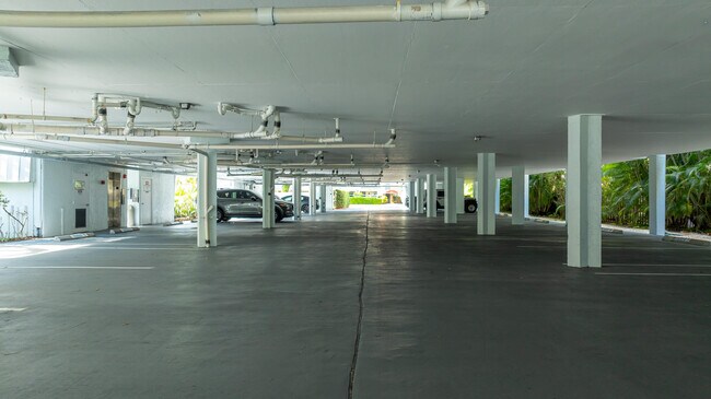 Building Photo - 961 S Ocean Dr