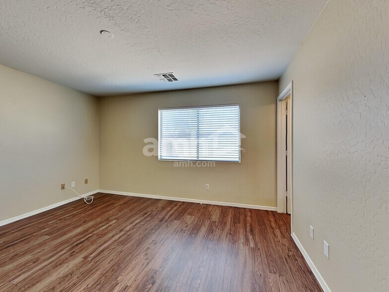 Building Photo - 1802 S 63rd Ln