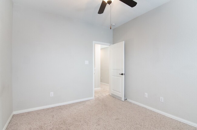 Building Photo - 14607 W Bekapark Ct