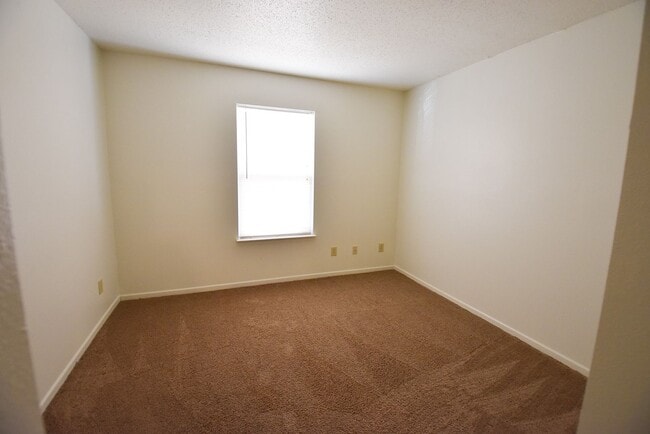 Building Photo - 3 Bedroom House with Garage in Greenfield