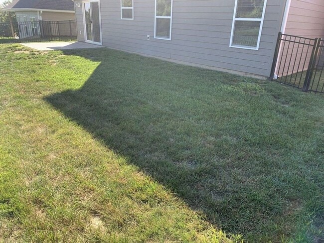 Building Photo - 3 Bed 2.5 Bath House, off Old Plank Rd