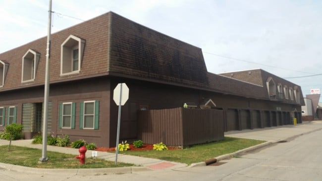 Building Photo - 425 McClellan St