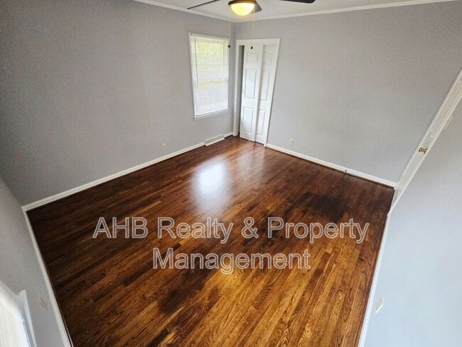 Building Photo - 502 Doggett Dr