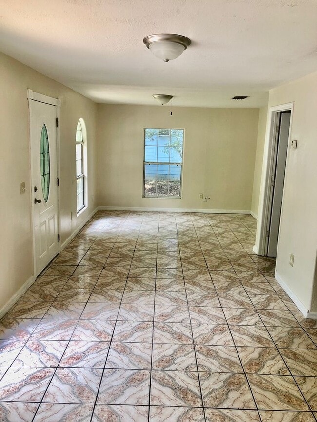 Building Photo - Spacious 3BR/1BA with Huge Yard & Charming...