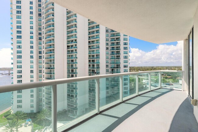 Building Photo - 241 Riverside Dr