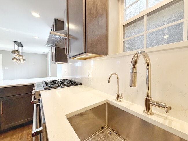 Building Photo - 2427 W Grenshaw St