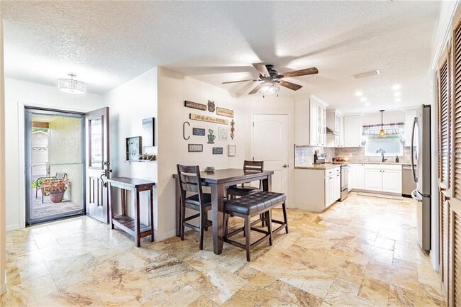 Building Photo - 5318 Las Flores Via