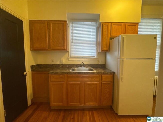 Building Photo - 636 N New St