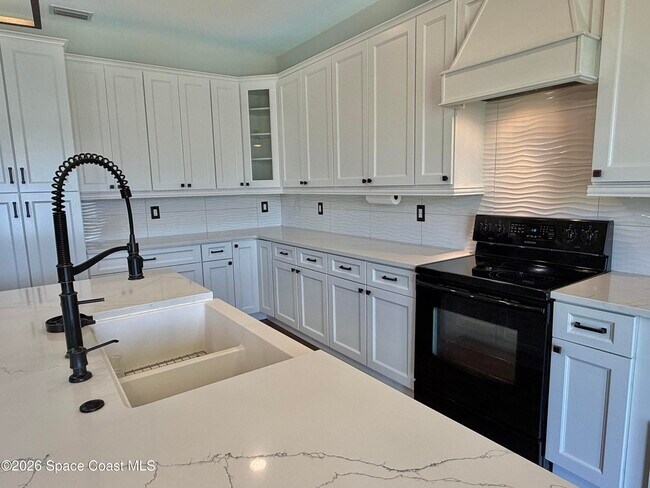 Building Photo - 1453 Santa Anna St SE