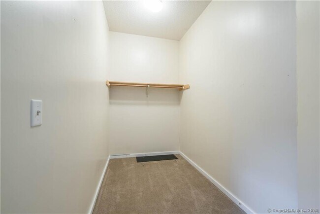 Building Photo - 27 Hillside Pl